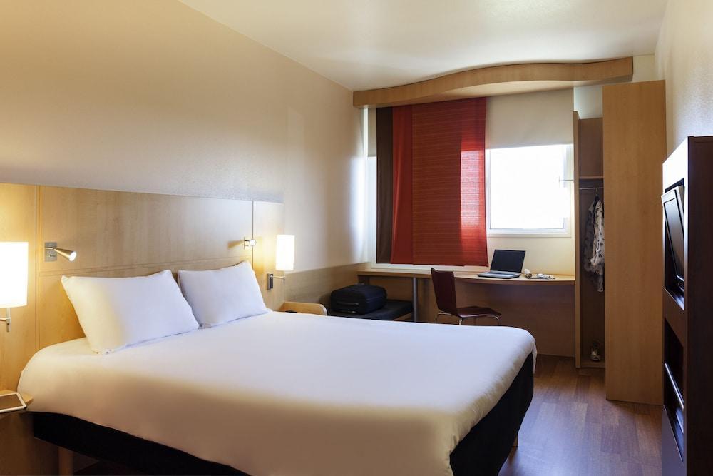 Ibis Oviedo Hotel Exterior photo