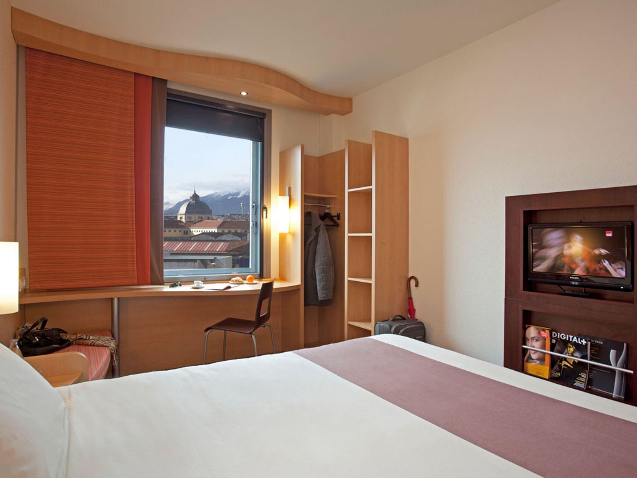 Ibis Oviedo Hotel Exterior photo