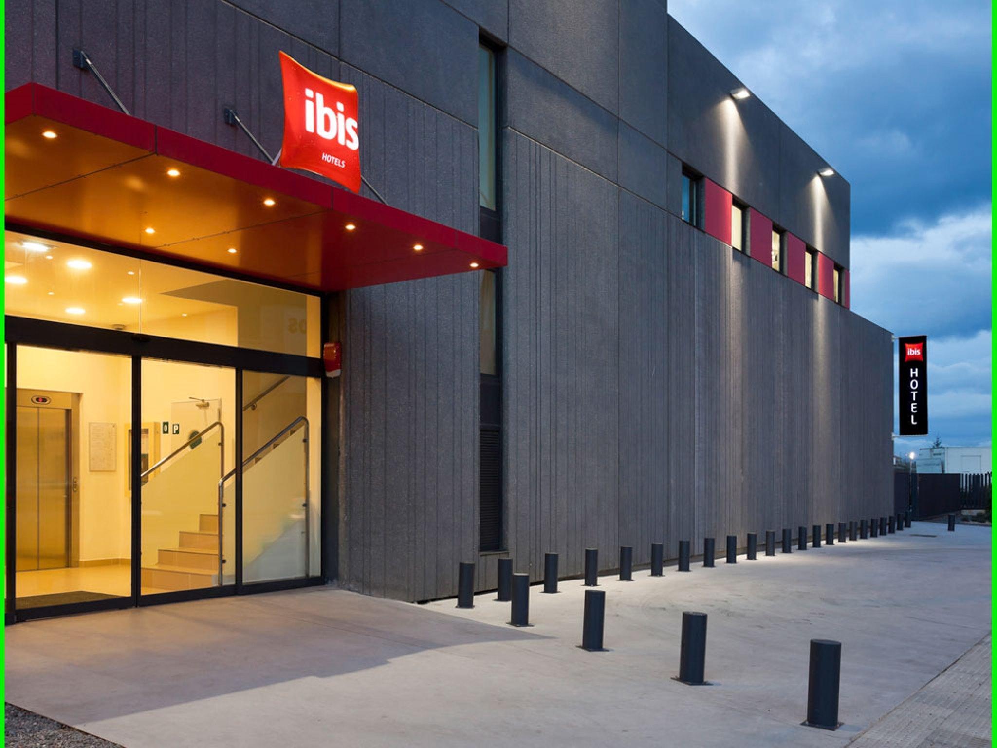 Ibis Oviedo Hotel Exterior photo