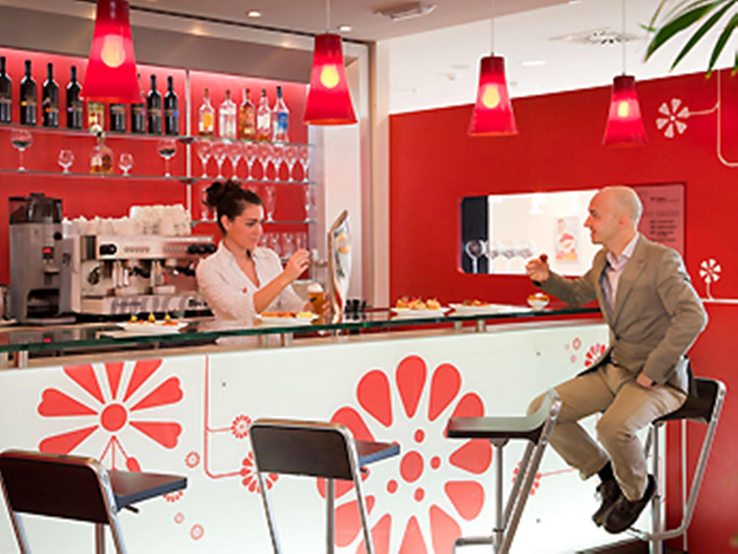Ibis Oviedo Hotel Exterior photo