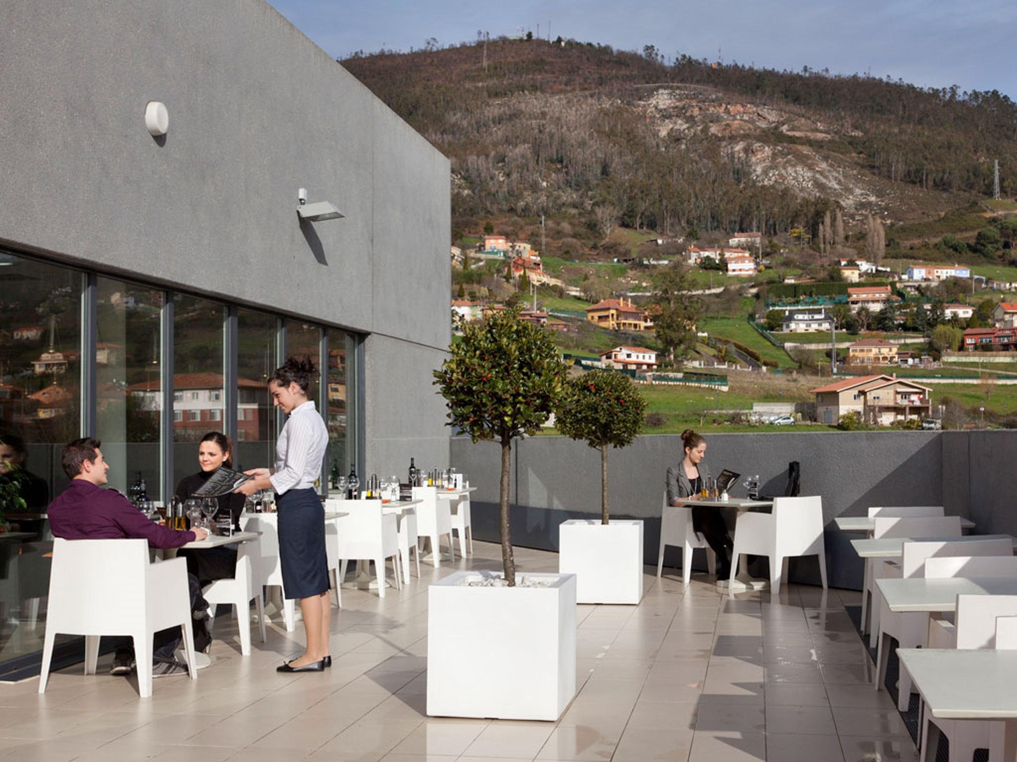 Ibis Oviedo Hotel Exterior photo